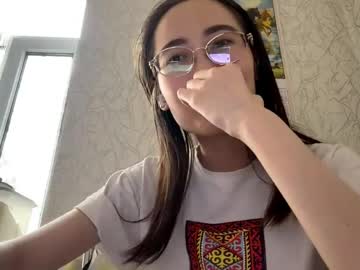 Im Luna, my mom is outside the door, I hope she doesn’t find out where I stream