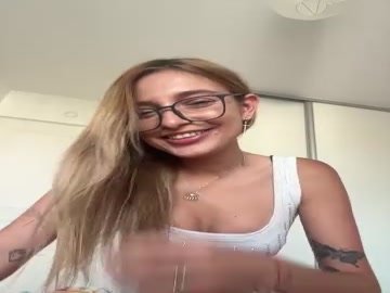 paulinee2006 Stripchat (2026-06-15 17:27)